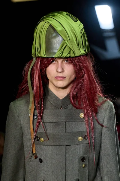 Look 10